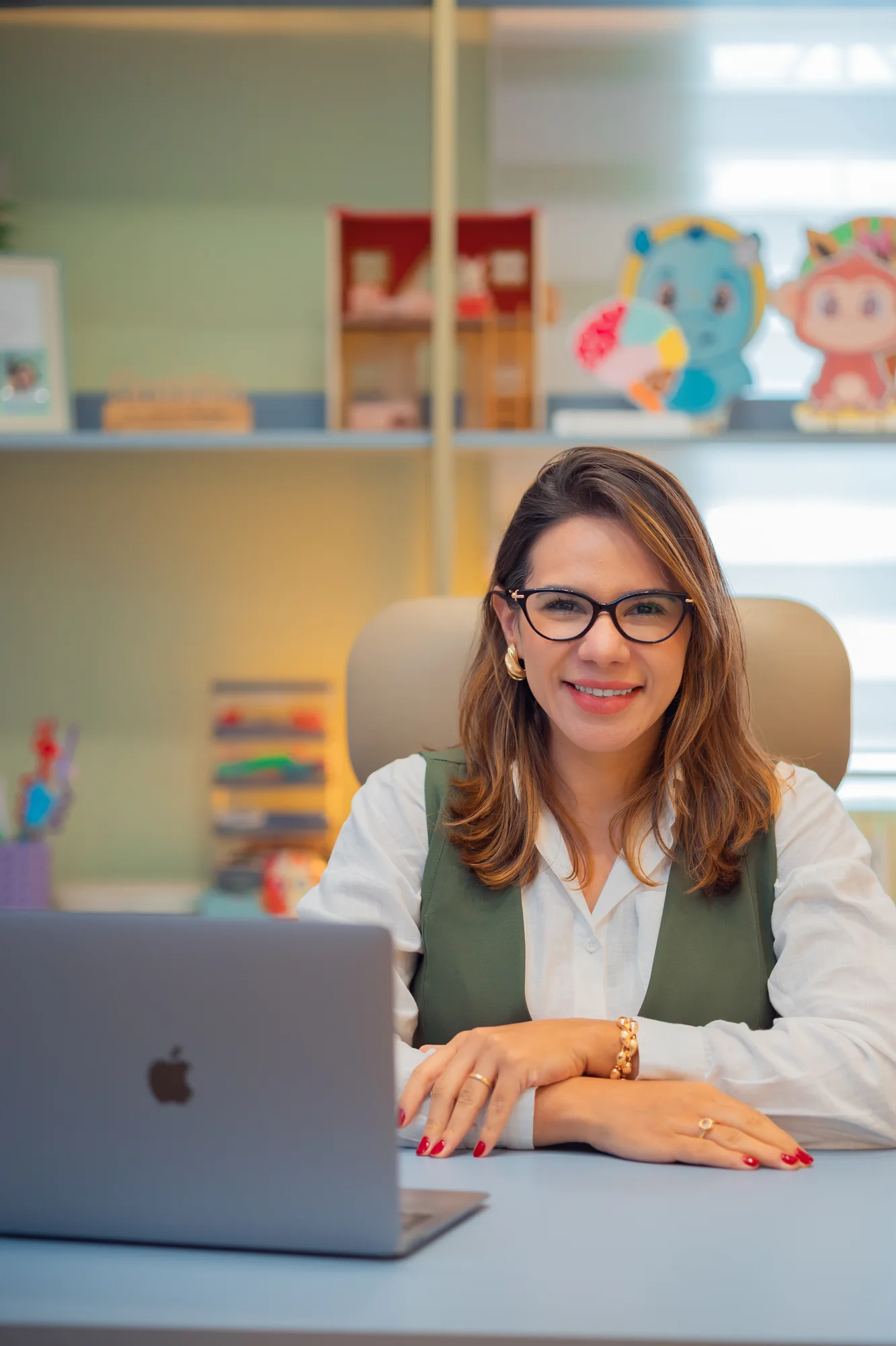 Geisa Souza produzindo conteúdo educativo